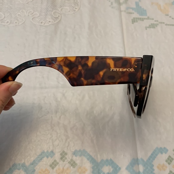 Frye and Co. Tortoise Sunglasses - Picture 10 of 17